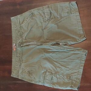 Mountain Ridge size 34 green cargo shorts